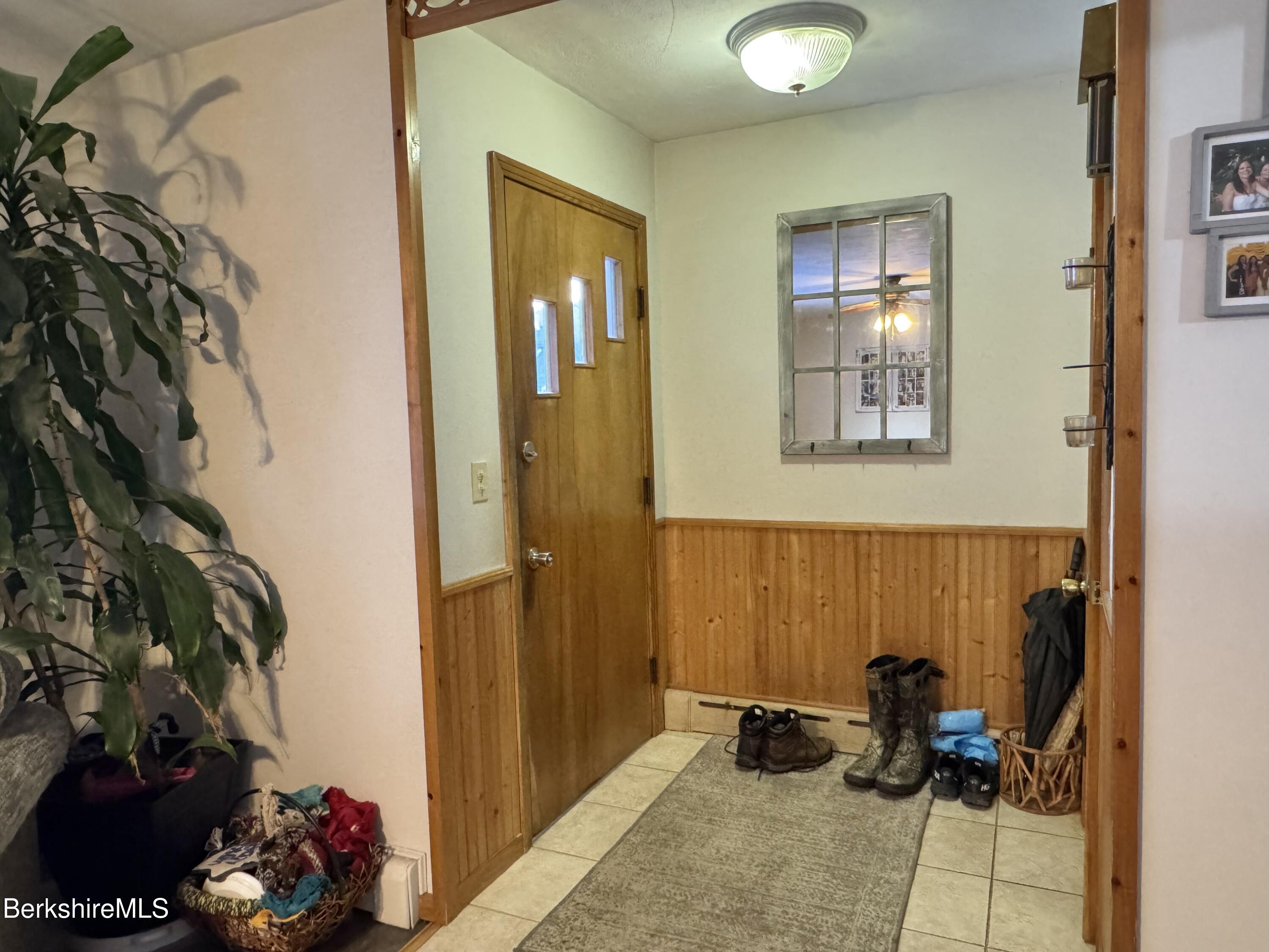 8 Frederick Lane Adams, MA 01220 - Photo 3 of 27 Entry