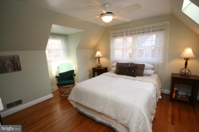 9106 Bradford Road Silver Spring, MD 20901 - Photo 8 of 18 a bedroom with a bed and a lamp