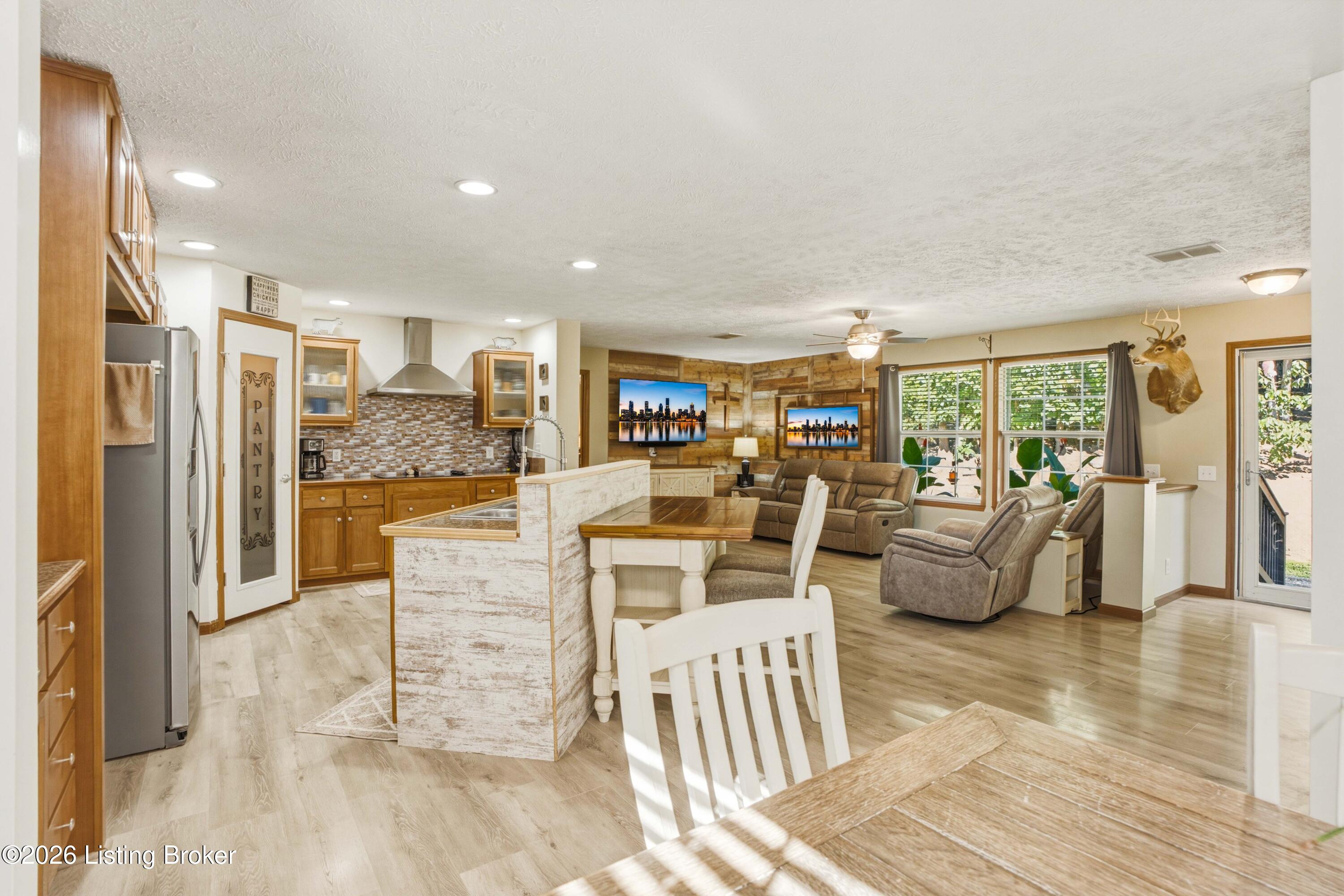 1585 Briar Ridge Road Mount Eden, KY 40046 - Photo 4 of 22 040_Main_House_Living_and_Kitchen