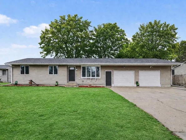 $299,900 | 510 North Montgomery Avenue, Le Center, MN 56057