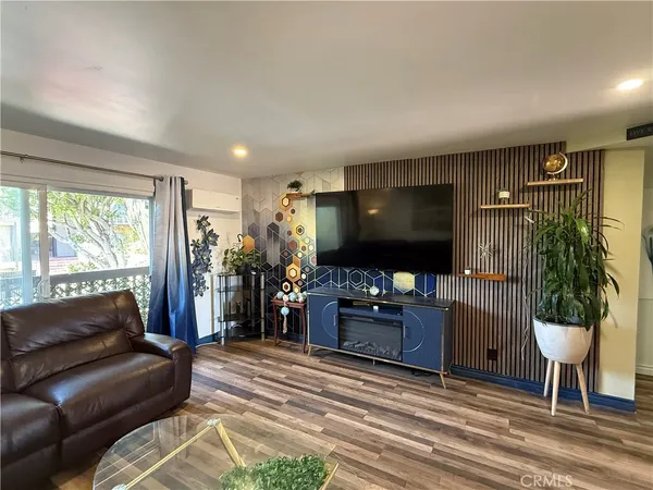 $399,000 | 730 North Eucalyptus Avenue, Unit 1, Inglewood, CA 90302