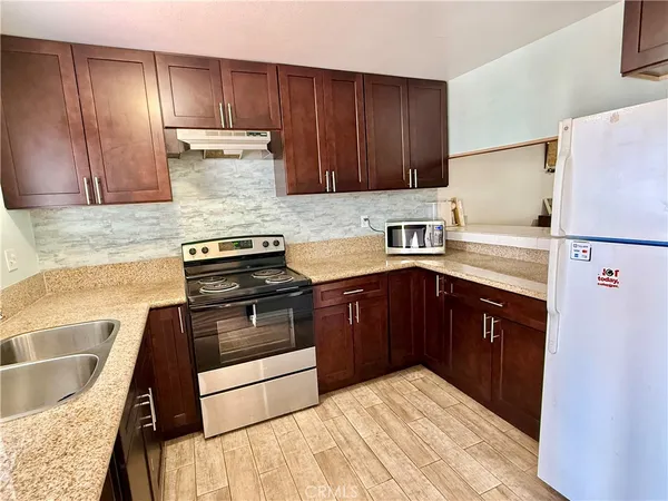 $399,000 | 730 North Eucalyptus Avenue, Unit 1, Inglewood, CA 90302