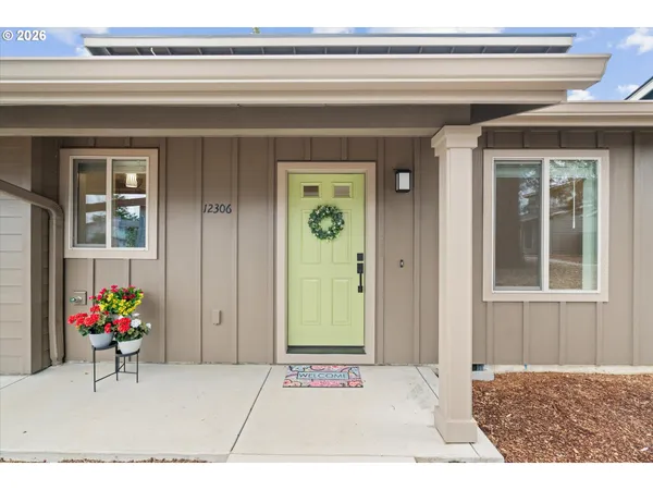 $359,900 | 12306 Meadowlawn Drive, Oregon City, OR 97045