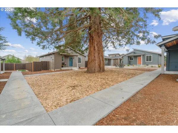 $359,900 | 12306 Meadowlawn Drive, Oregon City, OR 97045