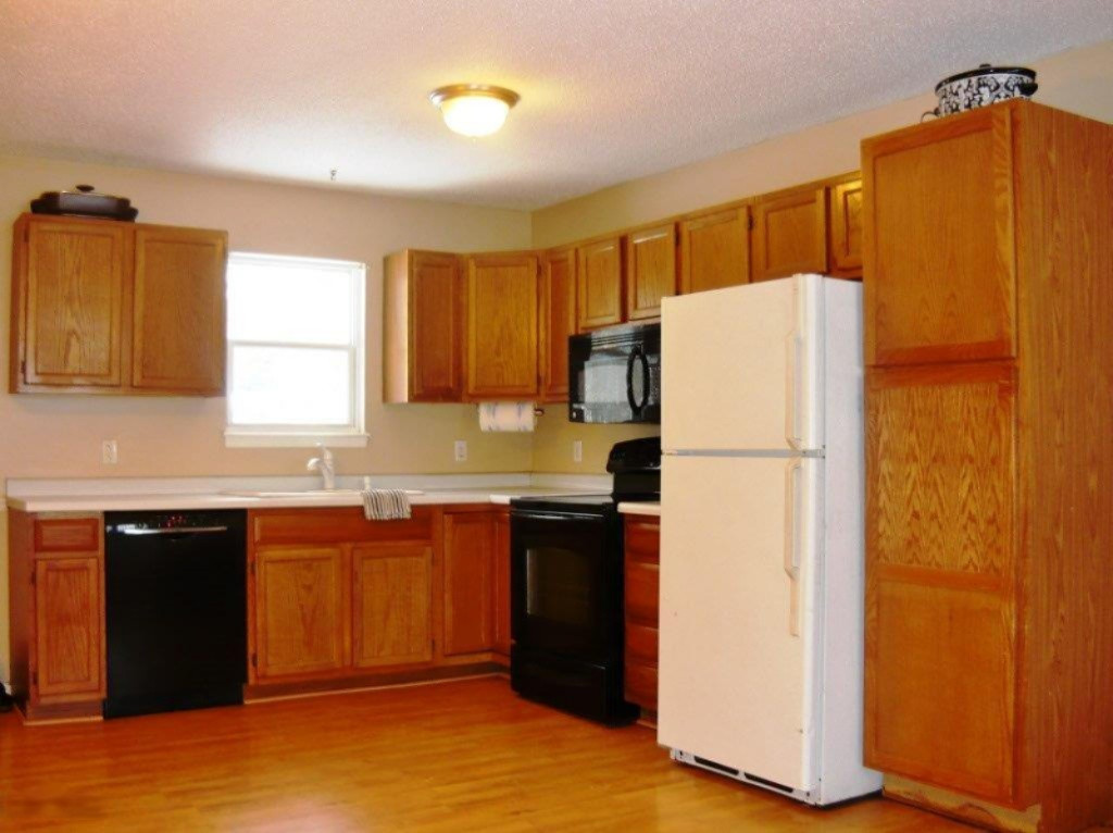 1907 Brooks Road South Muskegon, MI 49442 - Photo 4 of 12 P1000924