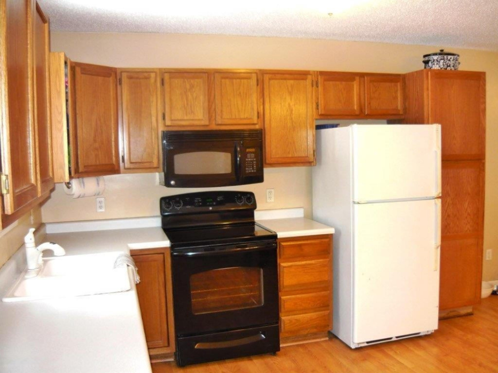 1907 Brooks Road South Muskegon, MI 49442 - Photo 5 of 12 P1000927