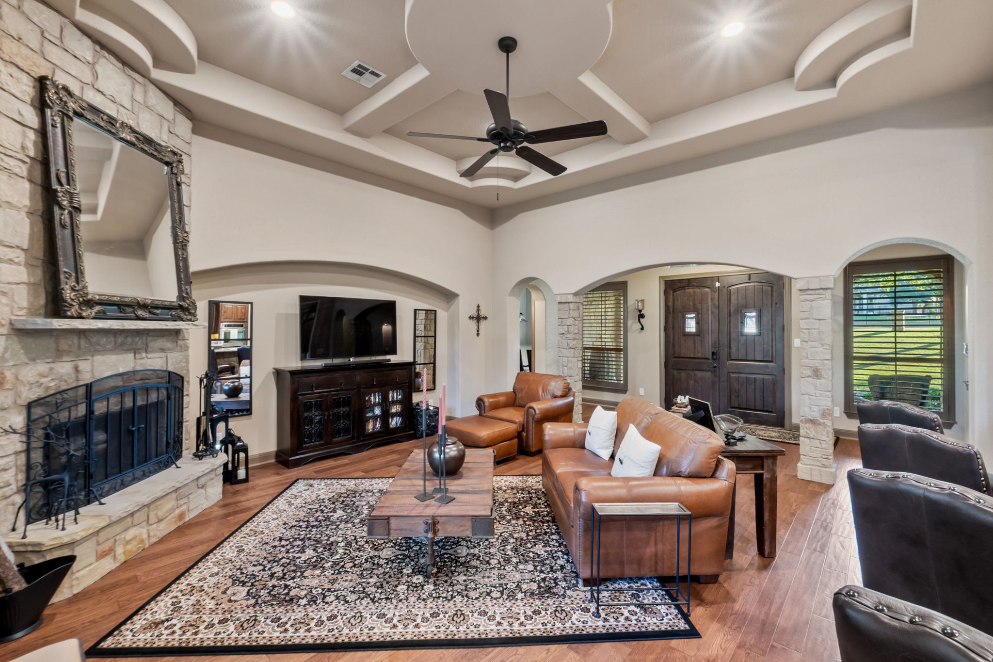 104 Vista Lane Georgetown, TX 78633 - Photo 11 of 36 The great room is sizable and inviting.