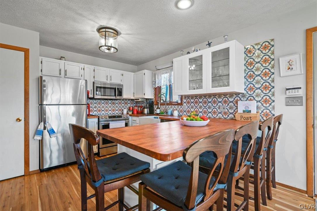 176 Stafford Drive Bushkill, PA 18324 - Photo 21 of 50 a dining room with stainless steel appliances a table chairs and chandelier