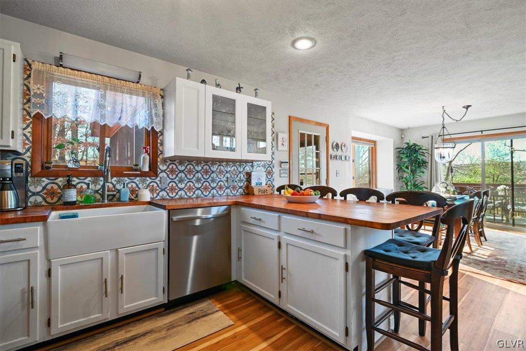 176 Stafford Drive Bushkill, PA 18324 - Photo 23 of 50 a kitchen with a sink stove and cabinets
