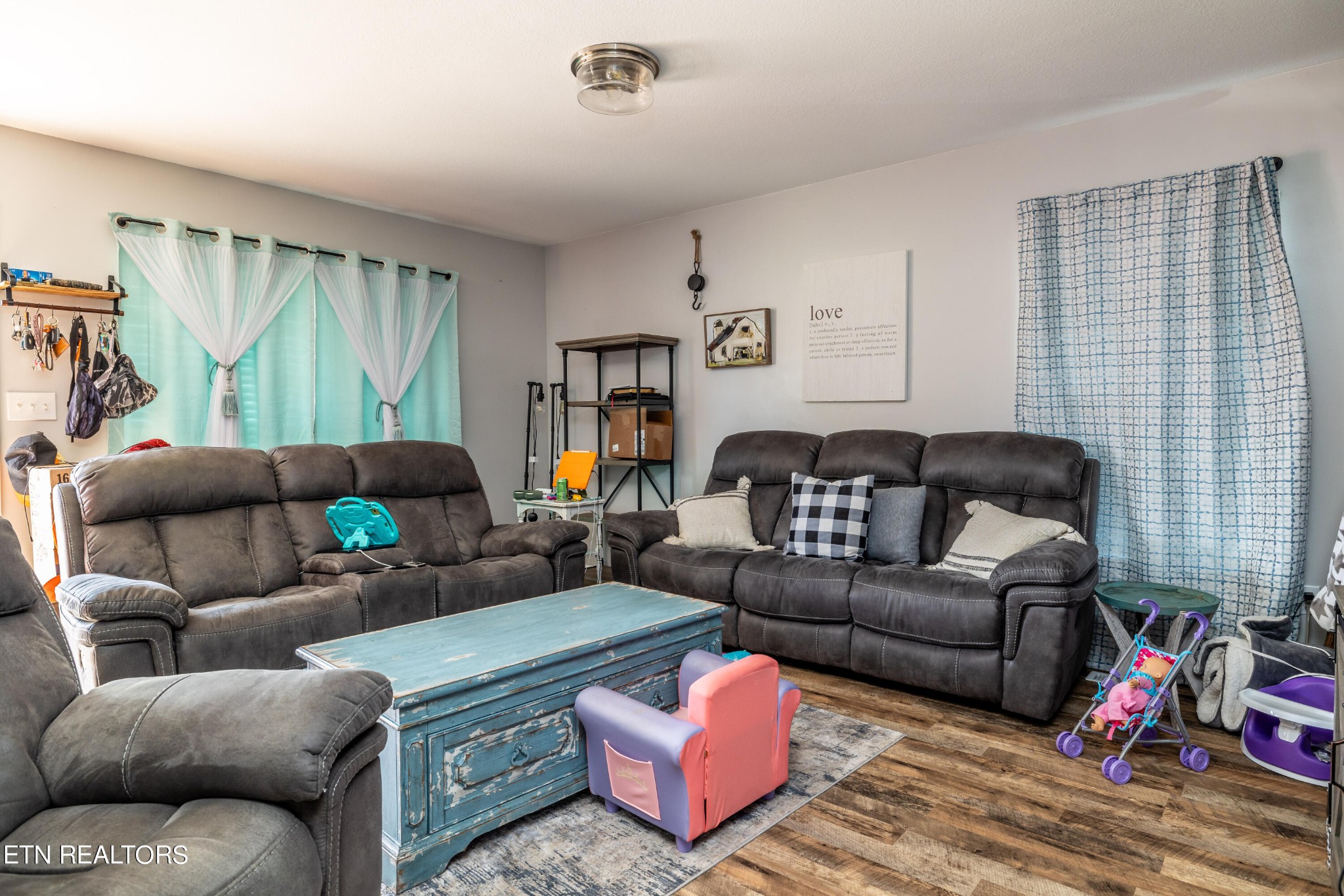 228 West Edison Street Alcoa, TN 37701 - Photo 13 of 24 a living room with furniture and a couch