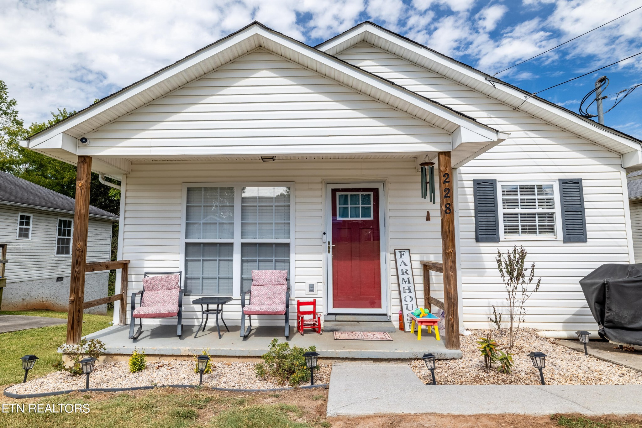 228 West Edison Street Alcoa, TN 37701 - Photo 2 of 24 a view of house with street