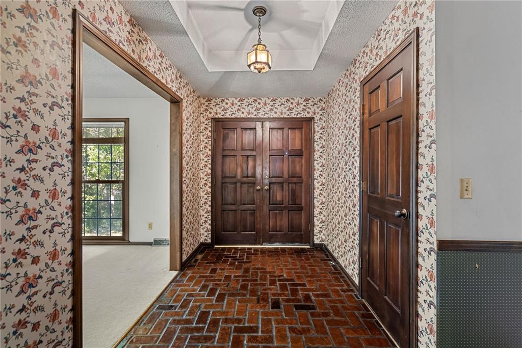 4724 Mullen Road Shawnee, KS 66216 - Photo 3 of 37 Gallery Image 3