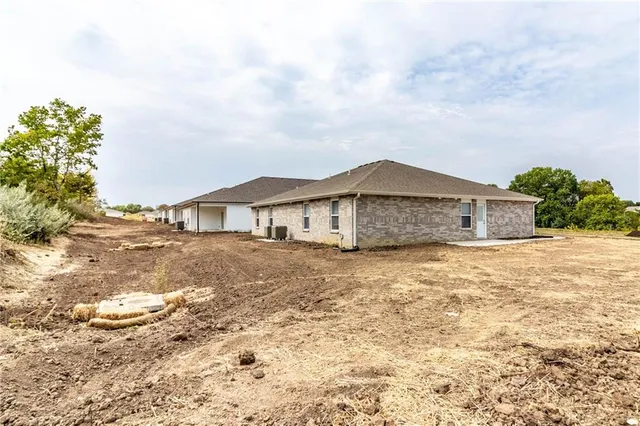 $399,900 | 1094 Pebblecreek Drive, Warrensburg, MO 64093