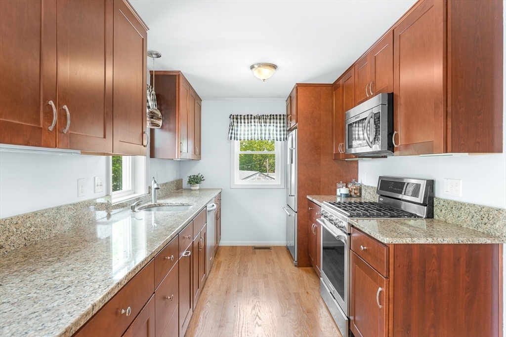 25 Gordon Road Lynn, MA 01904 - Photo 9 of 36