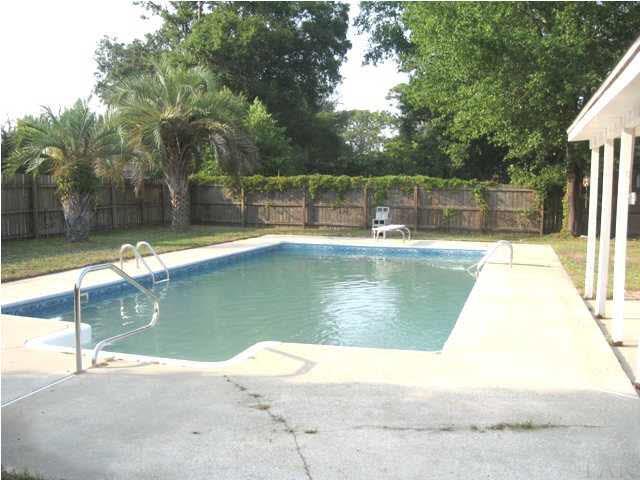 5631 Hibiscus Road Pensacola, FL 32504 - Photo 4 of 13 Gallery Image 4