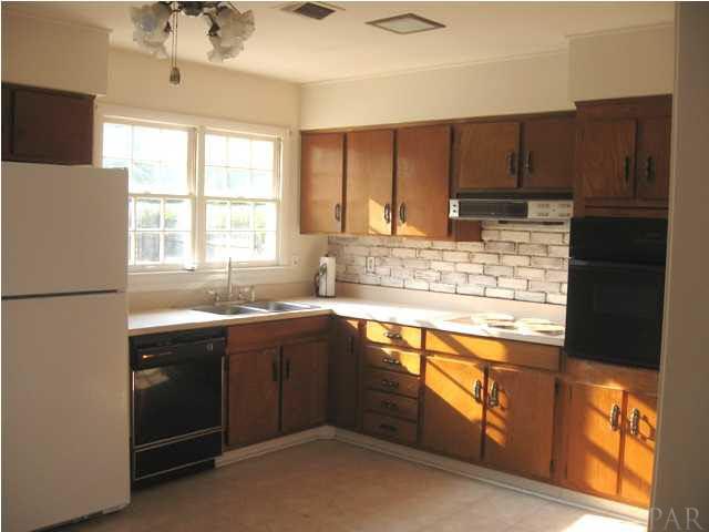 5631 Hibiscus Road Pensacola, FL 32504 - Photo 6 of 13 Gallery Image 6