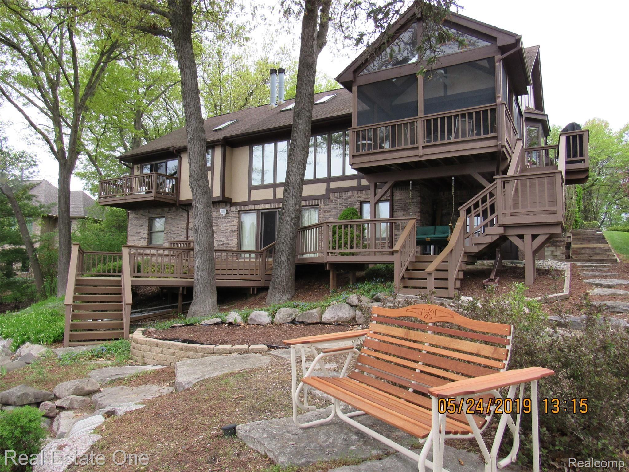 384 Nakomis Road Lake Orion, MI 48362 - Photo 12 of 77 IMG_0530.JPG
