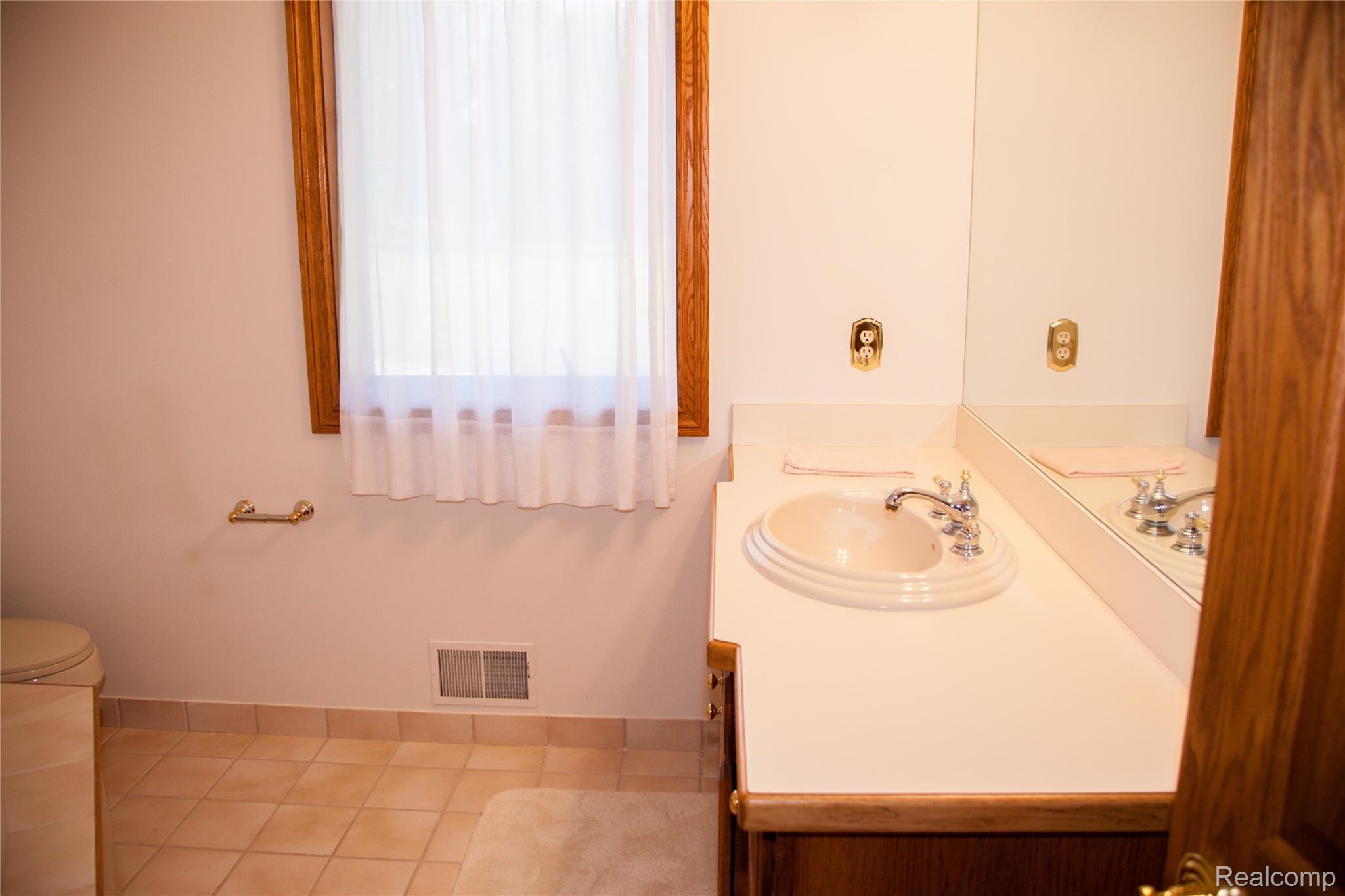 5860 Sandhill Road Almont, MI 48003 - Photo 26 of 47 5860-Sandhill-0060.jpg