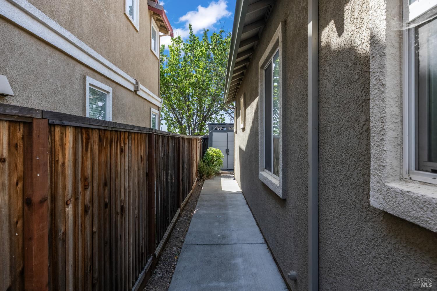 5161 Freitas Way Fairfield, CA 94533 - Photo 38 of 51 a view of a pathway of a house