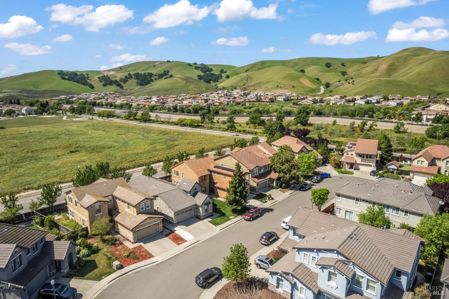 5161 Freitas Way Fairfield, CA 94533 - Photo 41 of 51 an aerial view of residential houses with outdoor space and river