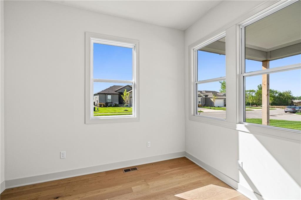 4913 146th Street Basehor, KS 66007 - Photo 6 of 48