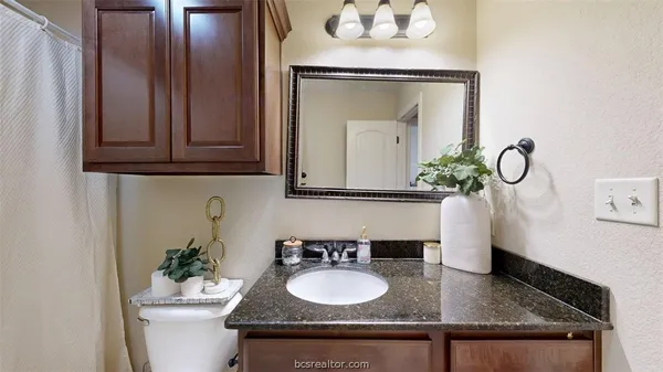 $3,200 | 458 Chimney Hill Drive, College Station, TX 77840