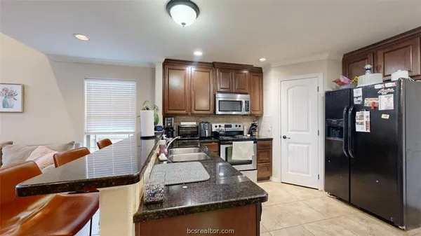 $3,200 | 458 Chimney Hill Drive, College Station, TX 77840