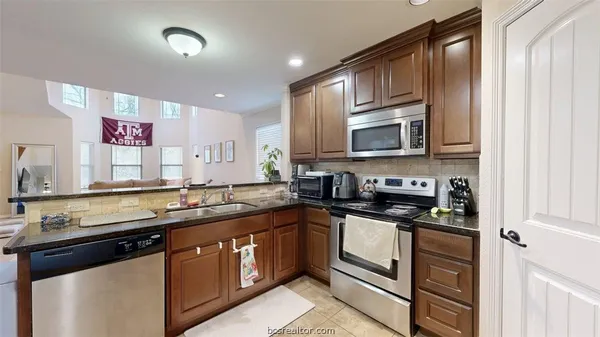 $3,200 | 458 Chimney Hill Drive, College Station, TX 77840