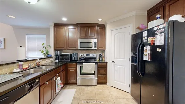 $3,200 | 458 Chimney Hill Drive, College Station, TX 77840