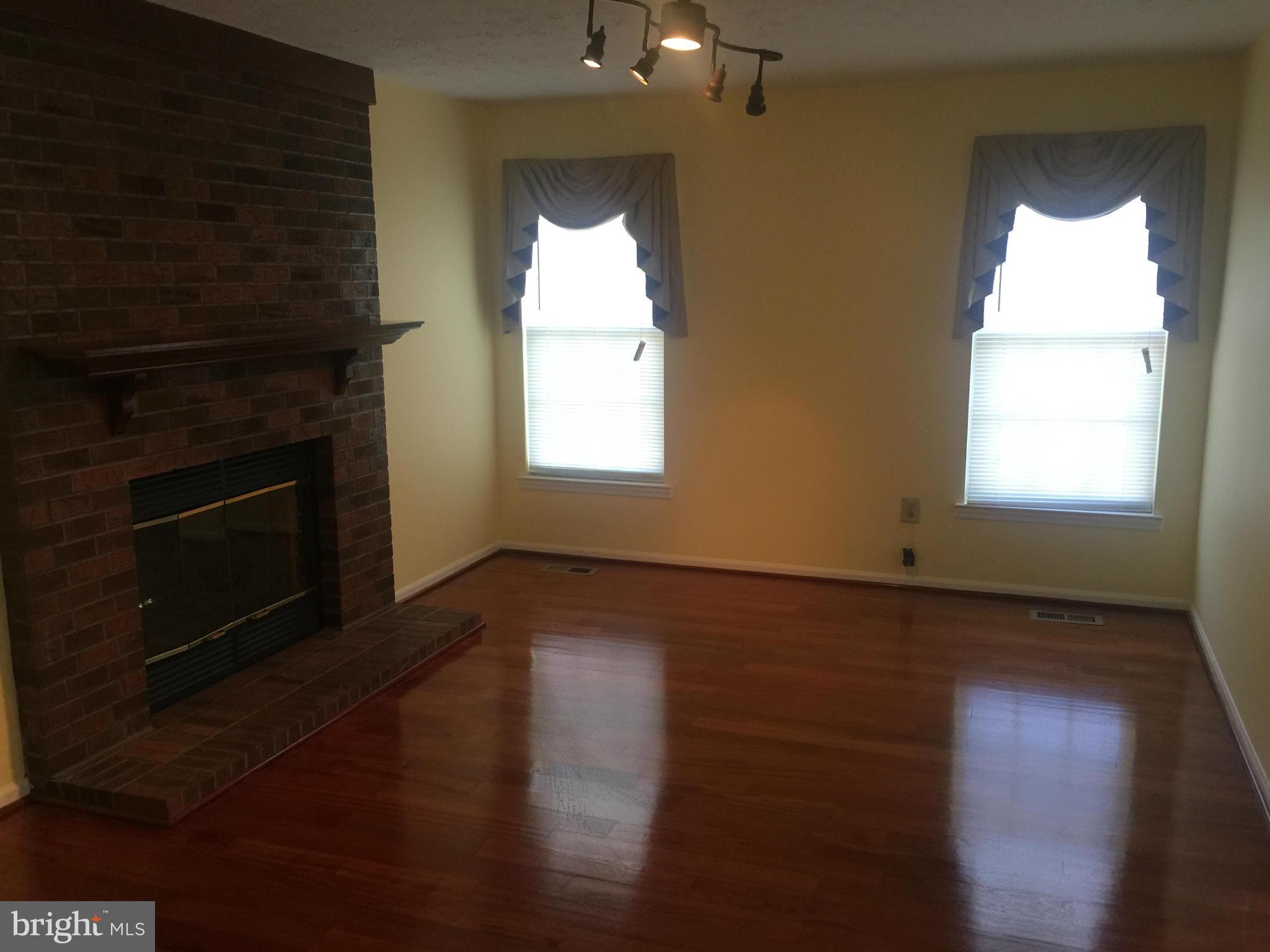 2107 Cross Trails Road Baltimore, MD 21244 - Photo 3 of 30 Family Room
