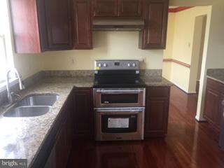 2107 Cross Trails Road Baltimore, MD 21244 - Photo 7 of 30 Kitchen