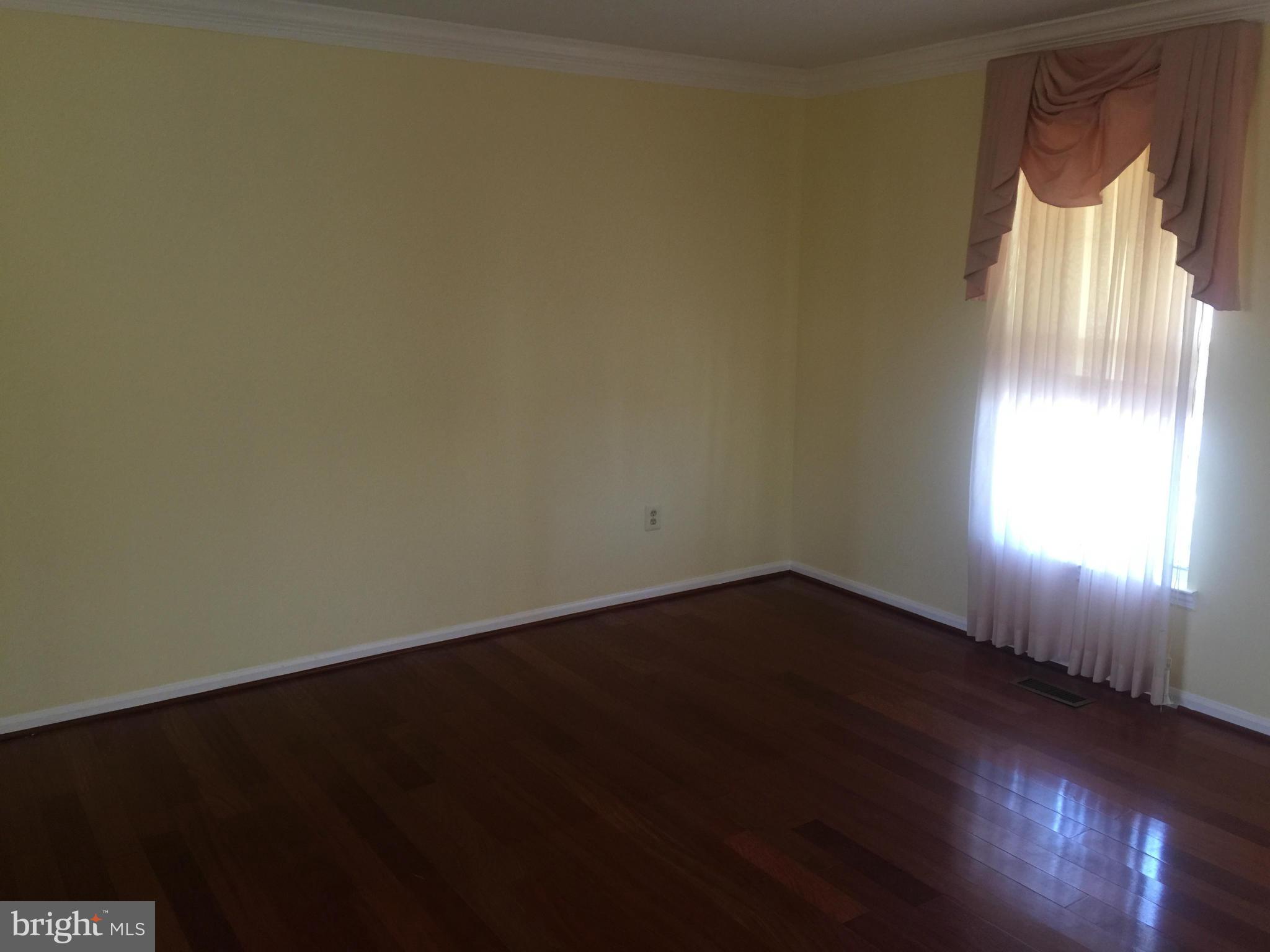 2107 Cross Trails Road Baltimore, MD 21244 - Photo 9 of 30 Living Room