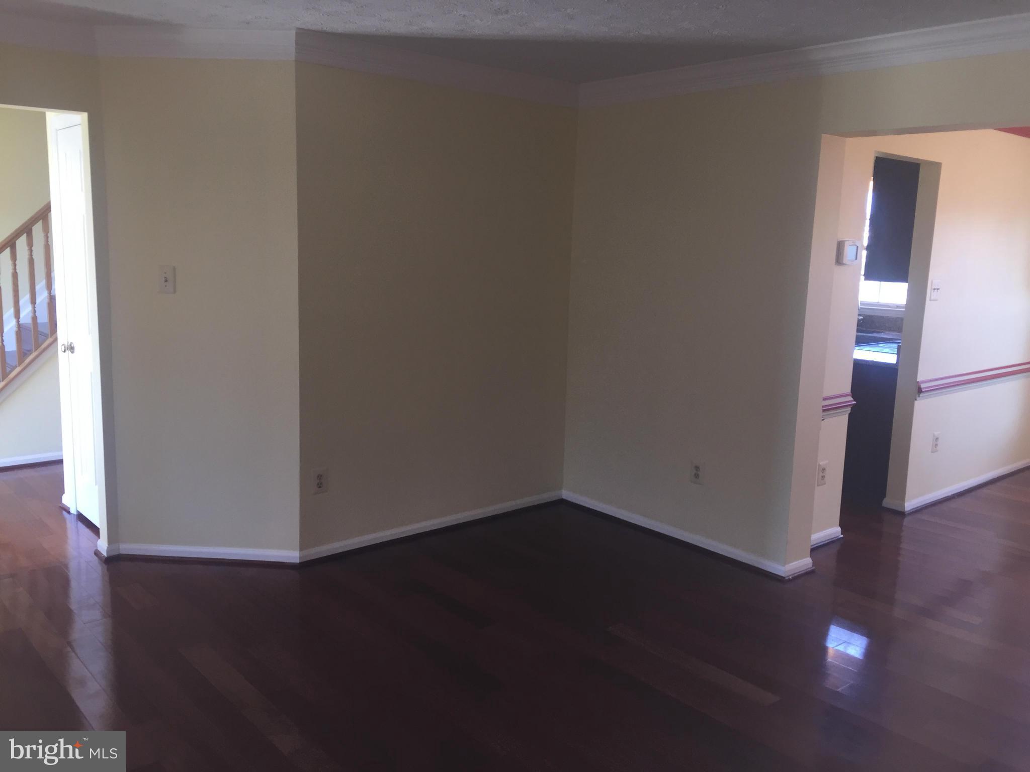 2107 Cross Trails Road Baltimore, MD 21244 - Photo 10 of 30 Living Room