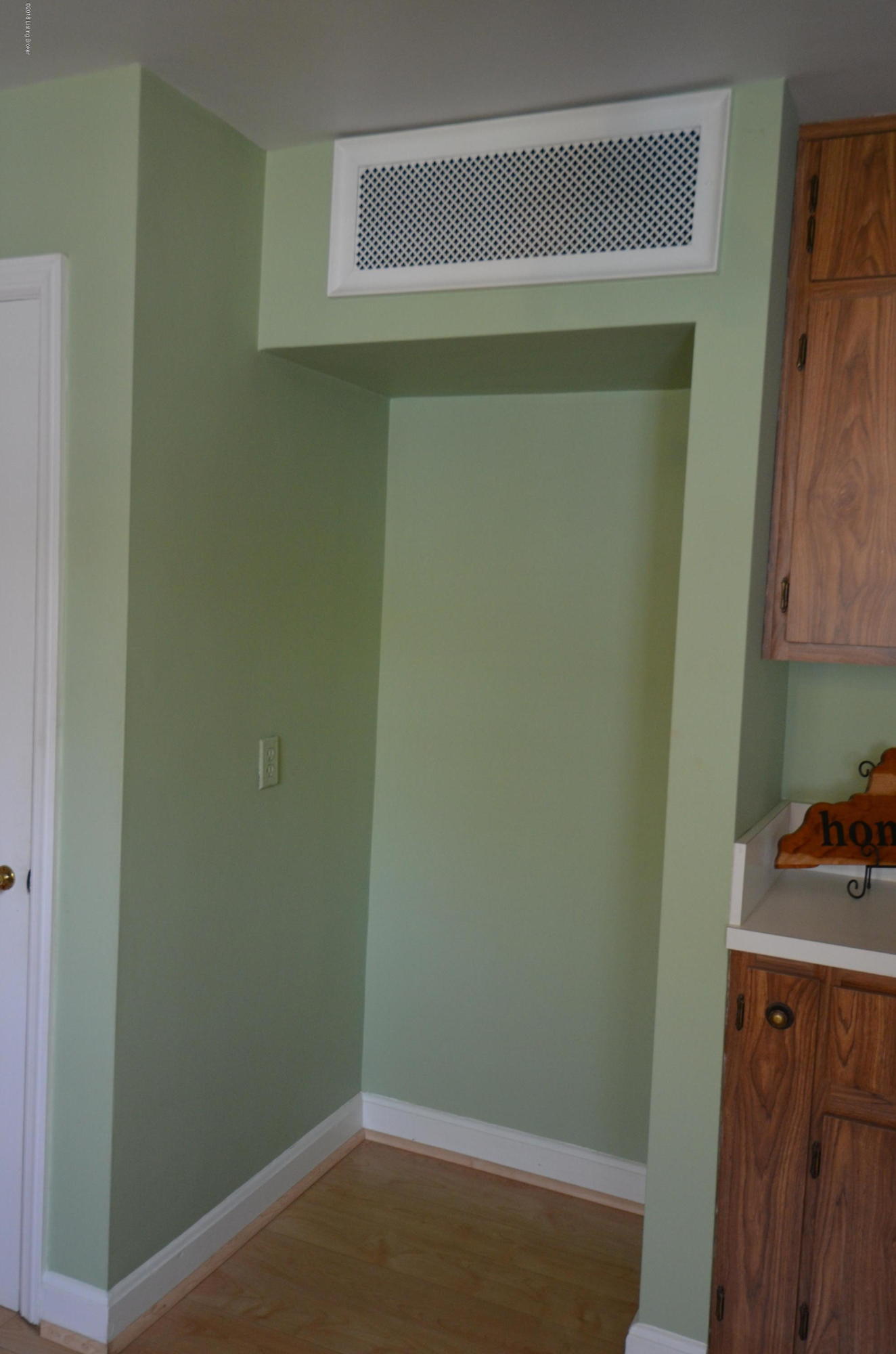 213 Ring Road Louisville, KY 40207 - Photo 18 of 54 DSC_0044