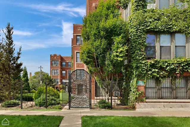 $4,240,000 | 4840 South Indiana Avenue, Chicago, IL 60615