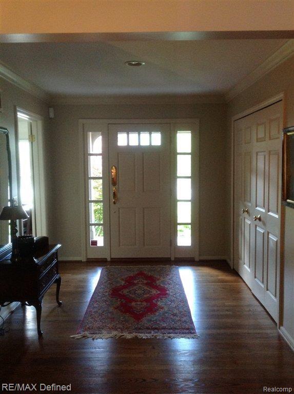 1423 Oakstone Drive Rochester, MI 48309 - Photo 4 of 23 Inviting foyer