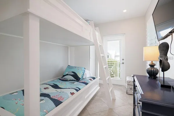 $2,699,000 | 130 50th Street, Holmes Beach, FL 34217