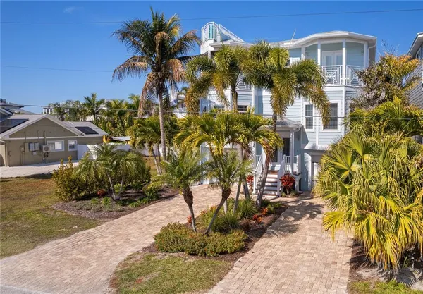 $2,699,000 | 130 50th Street, Holmes Beach, FL 34217