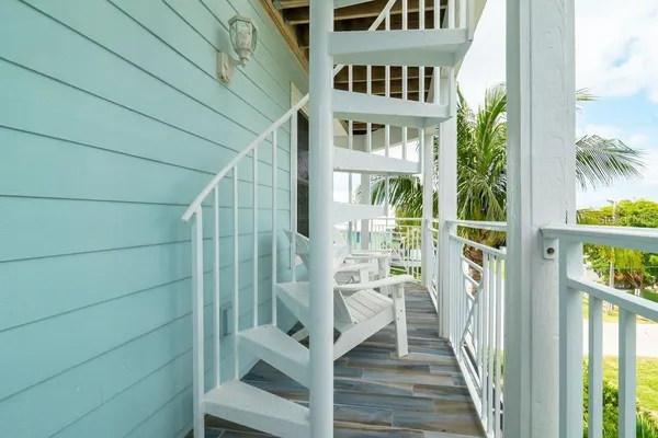 $2,699,000 | 130 50th Street, Holmes Beach, FL 34217