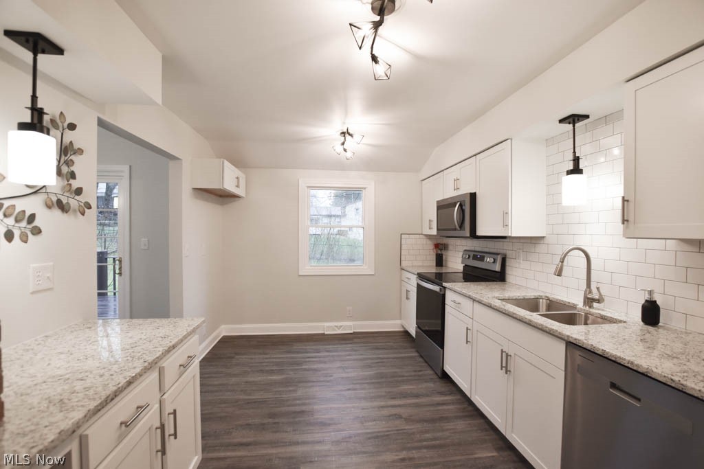 2515 Durand Road Akron, OH 44333 - Photo 11 of 34 Kitchen