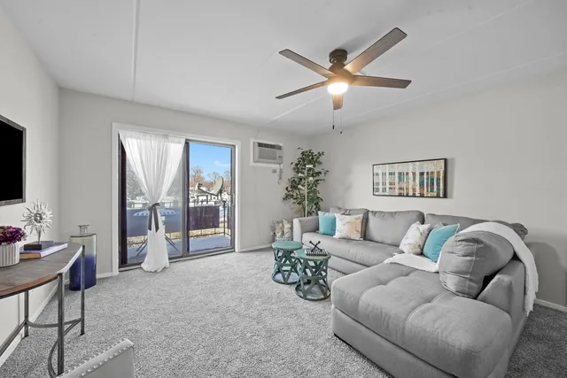 $214,900 | 850 Des Plaines Avenue, Unit 207, Forest Park, IL 60130