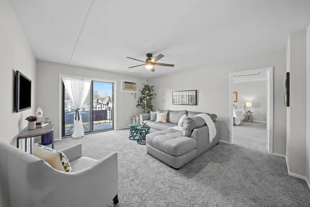 $214,900 | 850 Des Plaines Avenue, Unit 207, Forest Park, IL 60130