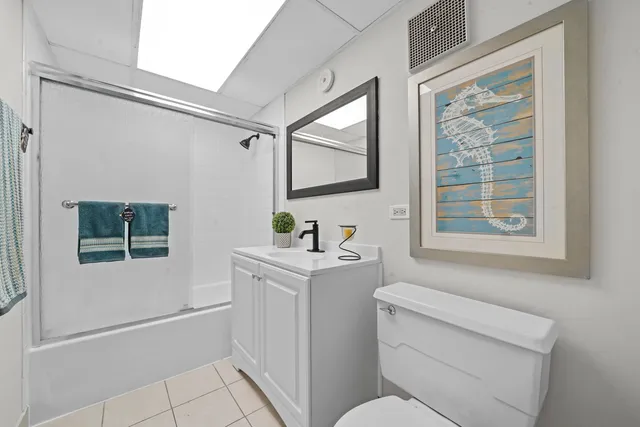 $214,900 | 850 Des Plaines Avenue, Unit 207, Forest Park, IL 60130