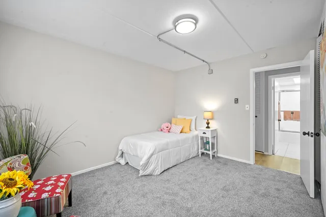 $214,900 | 850 Des Plaines Avenue, Unit 207, Forest Park, IL 60130