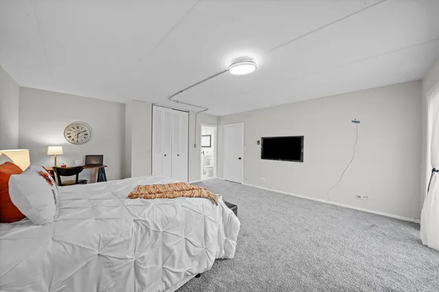 $214,900 | 850 Des Plaines Avenue, Unit 207, Forest Park, IL 60130