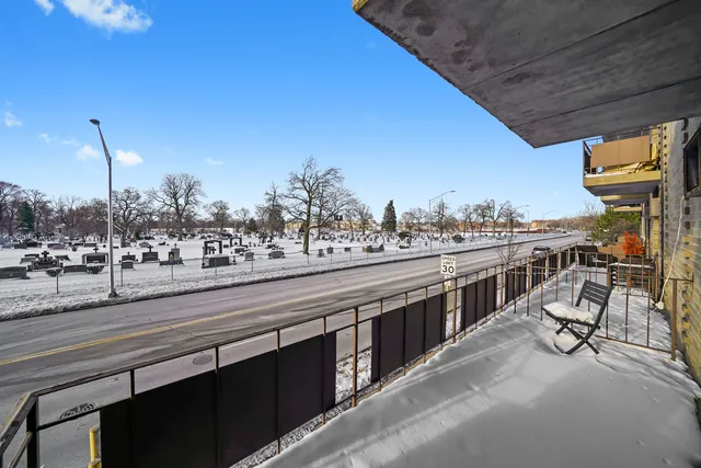 $214,900 | 850 Des Plaines Avenue, Unit 207, Forest Park, IL 60130