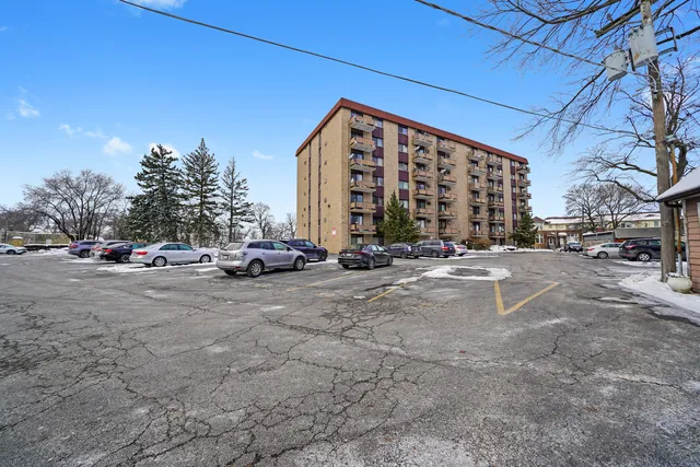 $214,900 | 850 Des Plaines Avenue, Unit 207, Forest Park, IL 60130