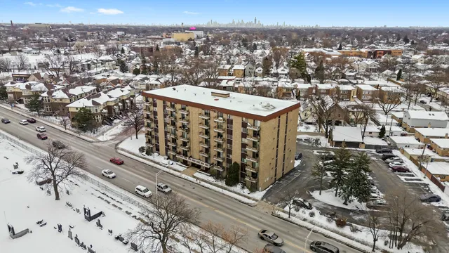 $214,900 | 850 Des Plaines Avenue, Unit 207, Forest Park, IL 60130
