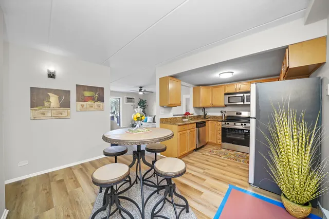 $214,900 | 850 Des Plaines Avenue, Unit 207, Forest Park, IL 60130