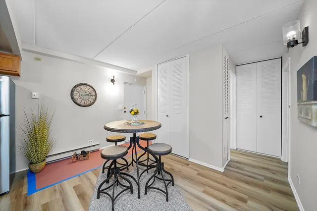 $214,900 | 850 Des Plaines Avenue, Unit 207, Forest Park, IL 60130